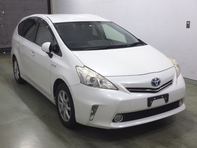 40123 Toyota Prius alpha ZVW41W 2013 г. (Honda Sendai)